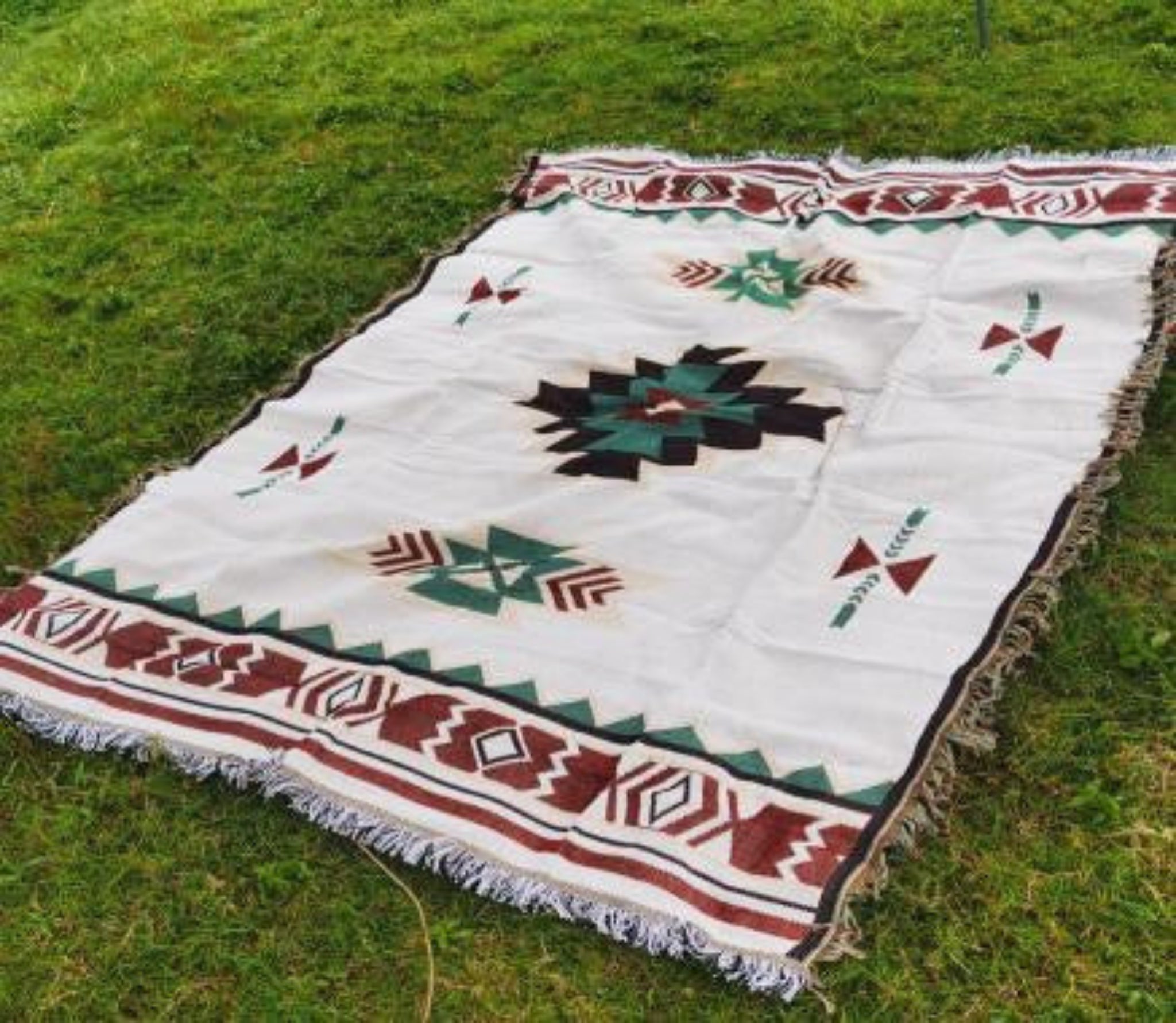 FWB2306 - Knitted Throw