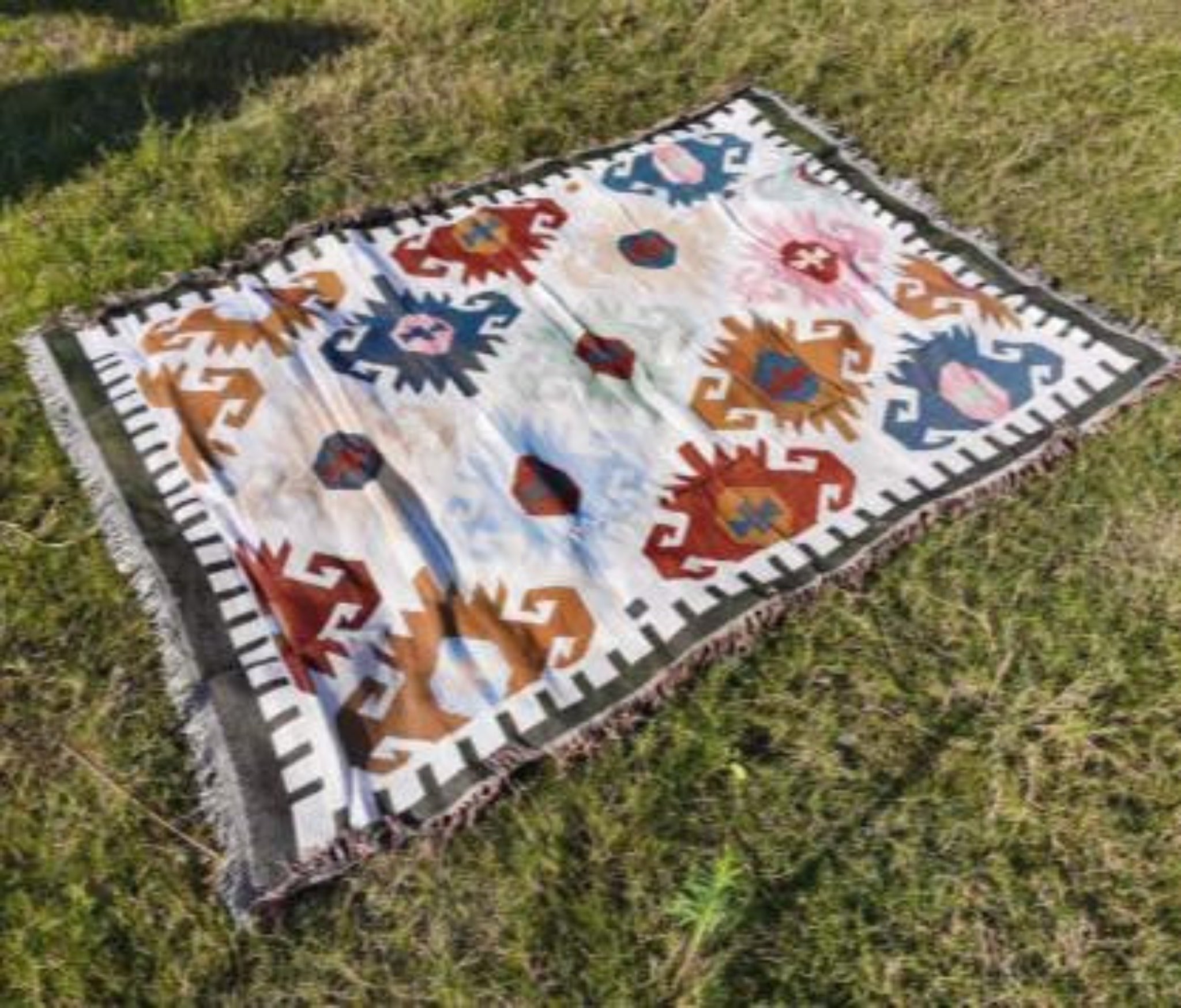 FWB2306 - Knitted Throw